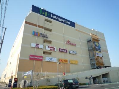 Shopping centre. Mitsui Shopping Park Was taking advantage of the extensive grounds of 1350m 23361 square meters until Lara Garden Kasukabe, Total floor area of ​​63,340 square meters, Store is the number 88 stores of suburban commercial facilities