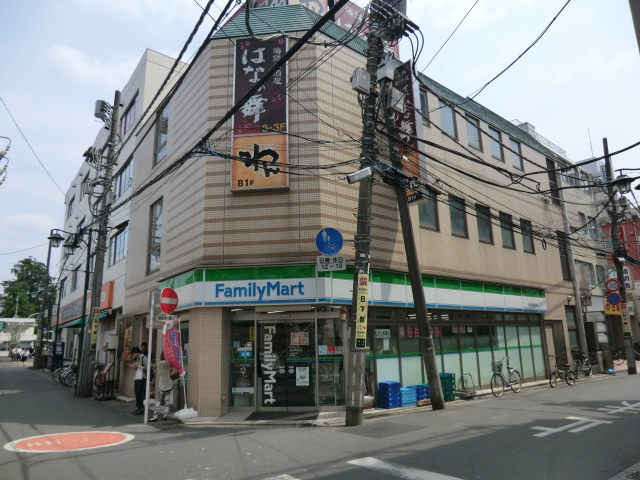 Convenience store. Family Mart (convenience store) to 200m