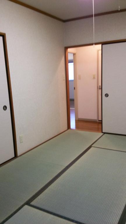 Living and room. Is a Japanese-style room, With tatami re-covering already closet!