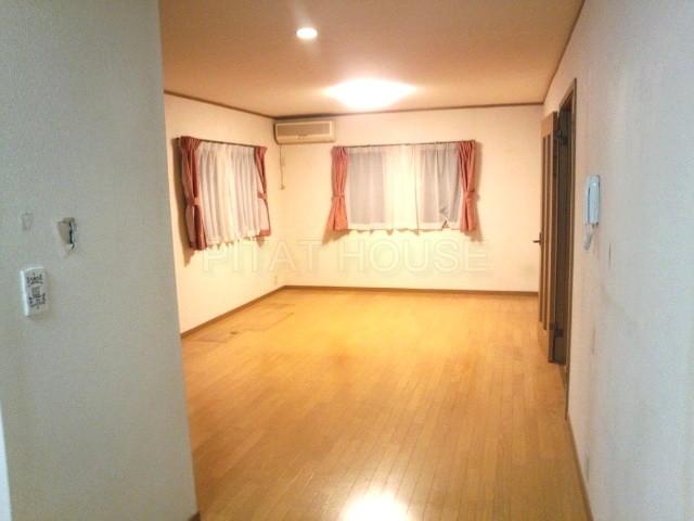 Living.  ◆ LDK about 19 Pledge of spacious living.