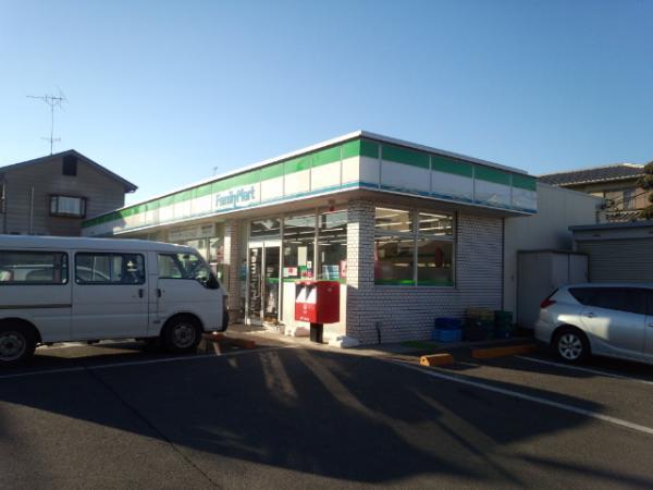 Convenience store. 600m to a convenience store Family Mart