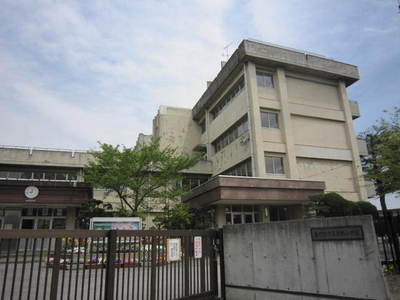 Primary school. Toyono up to elementary school (elementary school) 292m