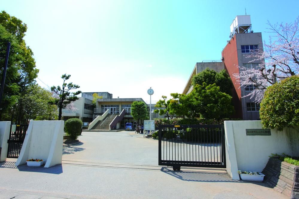 Primary school. Ueoki 300m up to elementary school