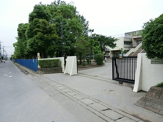 Primary school. Kasukabe Municipal Ueoki to elementary school 550m