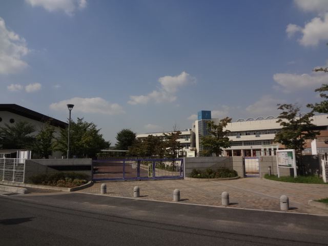 Primary school. Municipal Takesato Nishi Elementary School until the (elementary school) 900m
