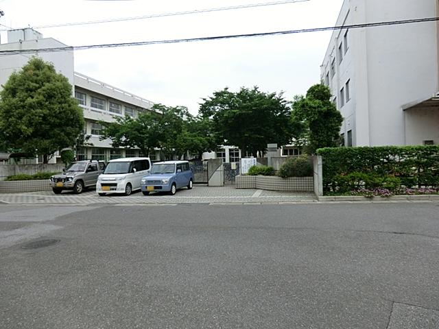 Primary school. Kasukabe Municipal Toyoharu to elementary school 1300m