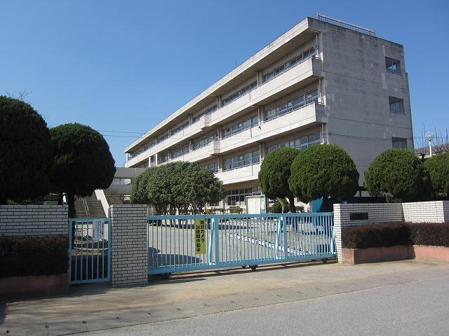 Primary school. Kasukabe City Obuchi to elementary school 415m