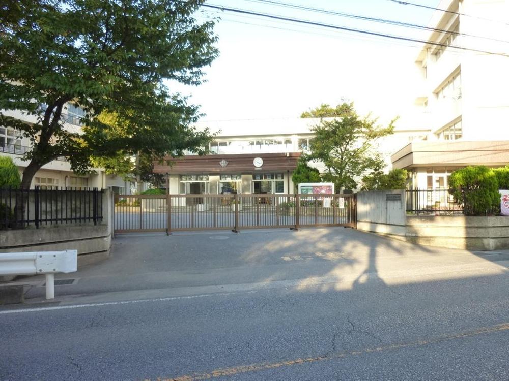 Primary school. Toyono until elementary school 500m