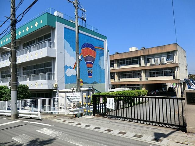 Primary school. 420m to Kasukabe Tachikawa side elementary school