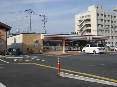 Convenience store. 270m to Seven-Eleven (convenience store)