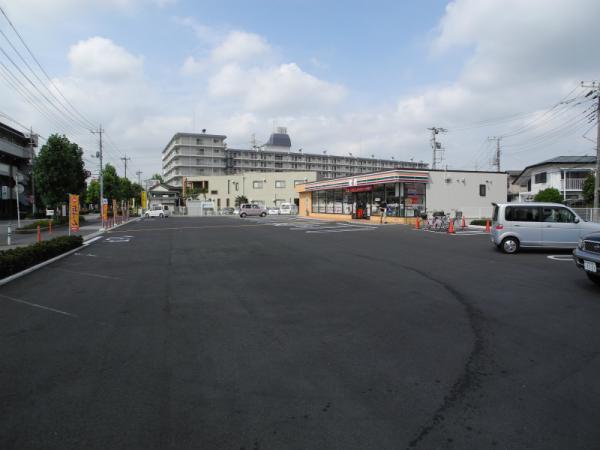 Convenience store. 300m to Seven-Eleven