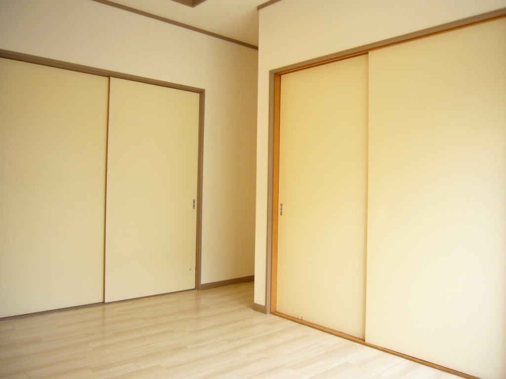 Living and room. You can see Japanese-style and Western-style is from the kitchen