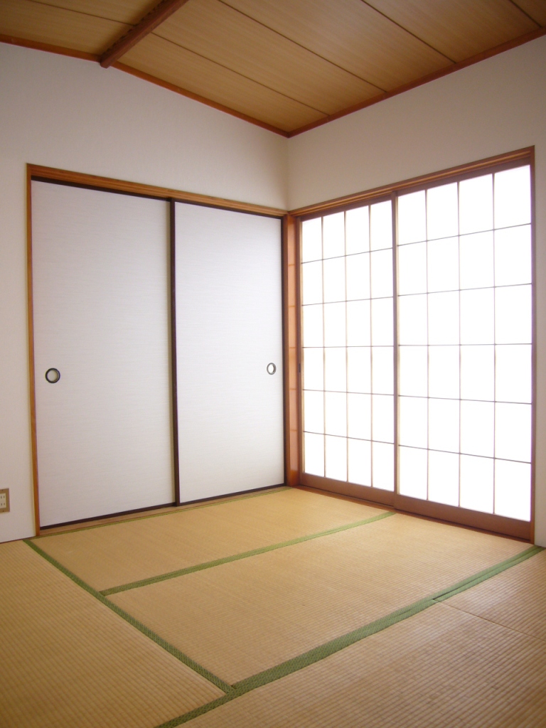 Living and room. A relaxing day in the scent of Japanese-style room of rush