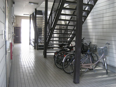 Other common areas. It is a spacious open at the entrance!