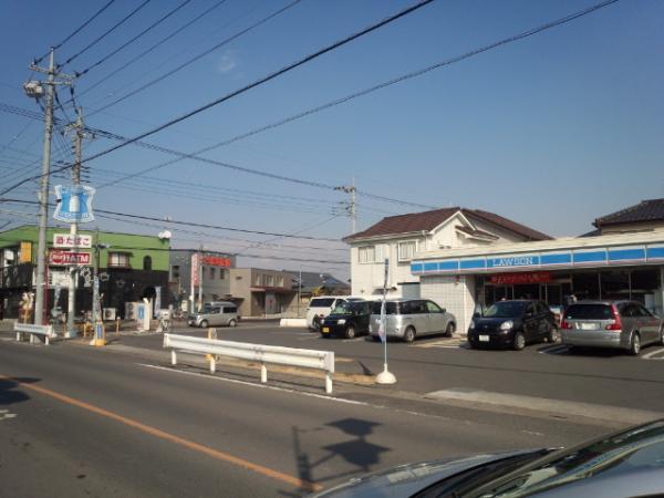 Convenience store. 800m Lawson to a convenience store