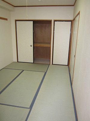 Living and room. Japanese-style room, It is already re-covered tatami!