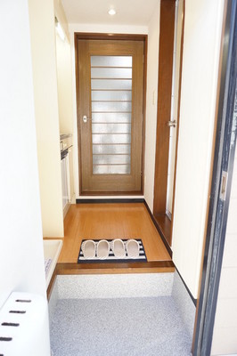 Entrance. Privacy can be secured in the front door because there is a door to the living room