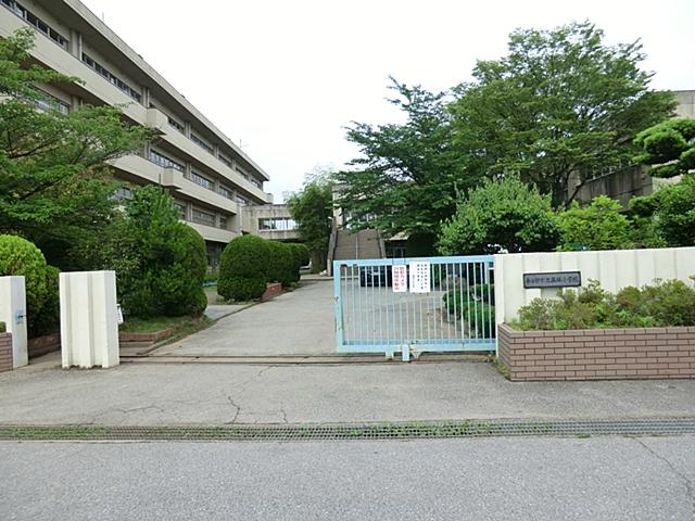 Primary school. Kasukabe Municipal Fujitsuka to elementary school 1600m