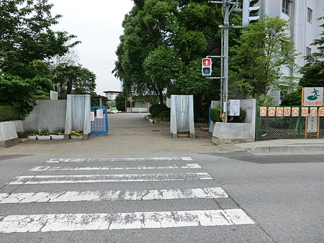 Primary school. Kasukabe Municipal Yagisaki to elementary school 450m