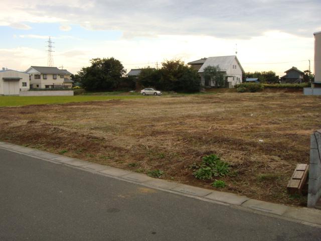 Local land photo. From the east road