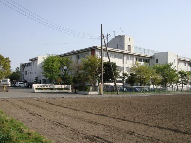 Junior high school. Iinuma 530m until junior high school