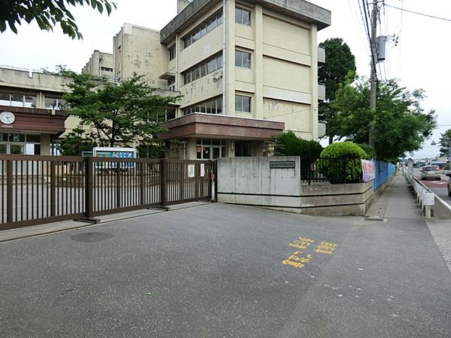 Primary school. Kasukabe Municipal Fujitsuka to elementary school 920m