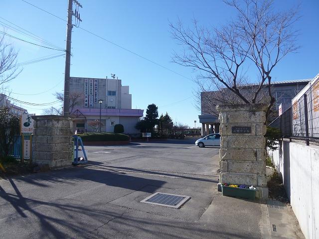 Junior high school. Kasukabe City Takesato until junior high school 912m