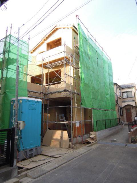 Local photos, including front road. Local (12 May 2013) Shooting