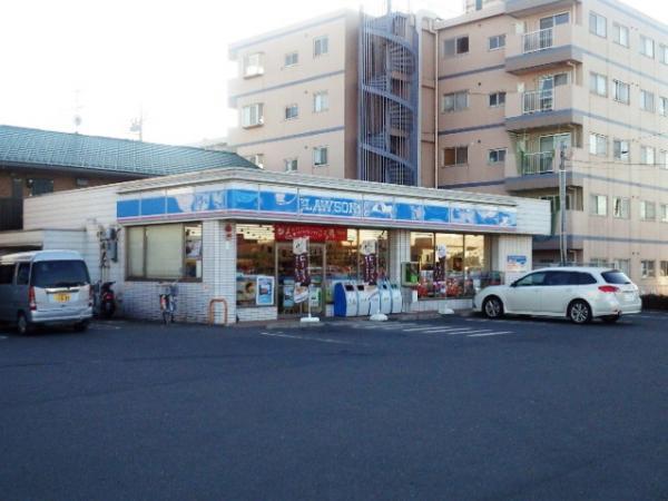 Convenience store. 440m to Lawson