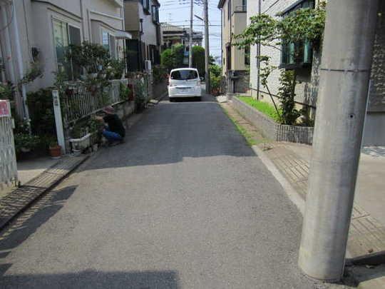 Local photos, including front road. Frontal road