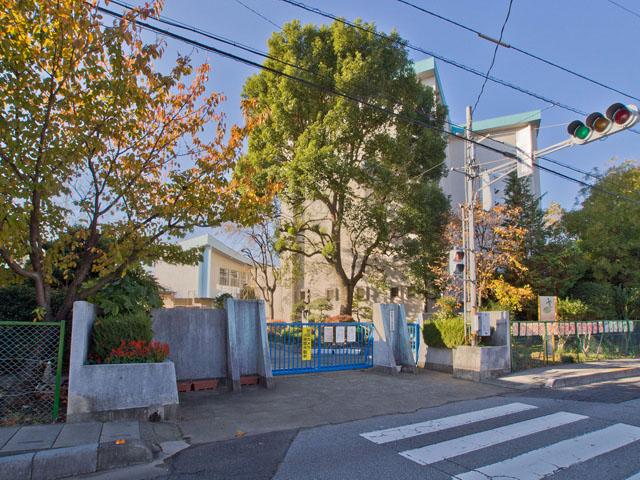 Primary school. Kasukabe Municipal Yagisaki to elementary school 1233m