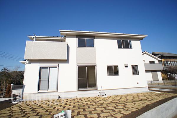 Local appearance photo. Building 3