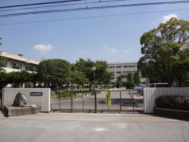 Junior high school. 820m up to municipal green junior high school (junior high school)