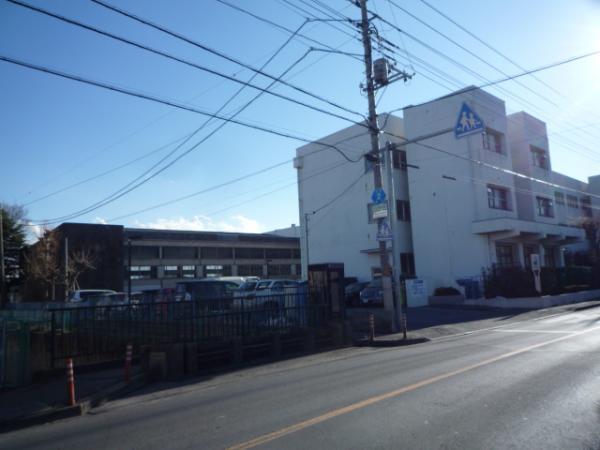 Primary school. Up to elementary school 1300m Toyoharu elementary school