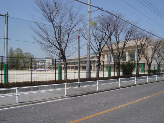 Primary school. Kasukabe 600m up to municipal Takesato Minami Elementary School