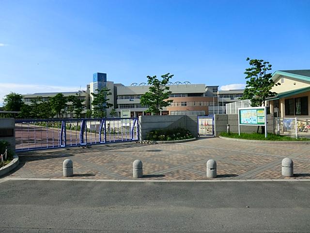 Primary school. Kasukabe City Takesato to Nishi Elementary School 240m