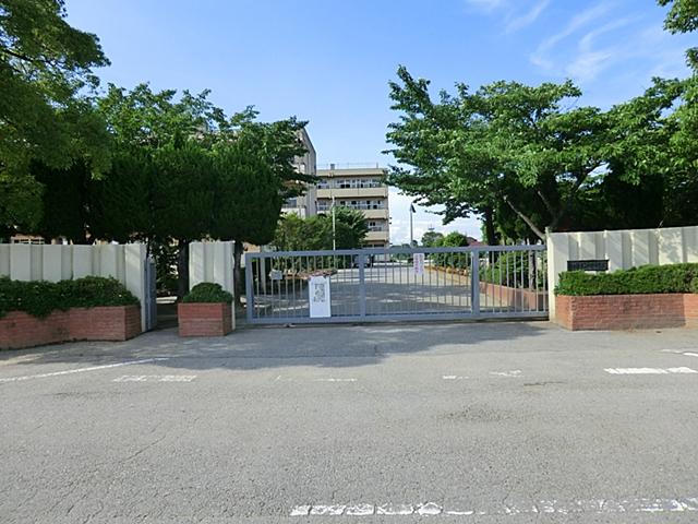 Junior high school. Kasukabe until municipal Nakano Junior High School 850m