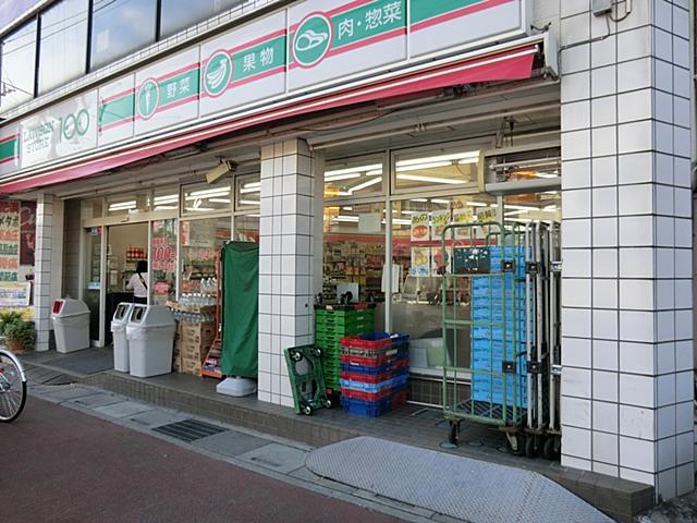 Convenience store. STORE100 Takesato 590m to shop