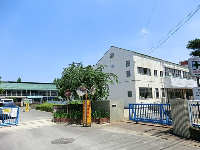 Primary school. Kasukabe Municipal Sakuragawa to elementary school 880m