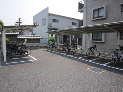 Other common areas. Important bicycle does not wet in the rain! It is with the roof