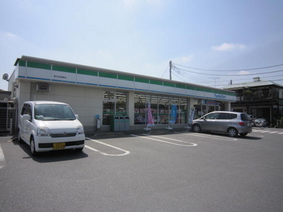 Convenience store. 240m to Family Mart (convenience store)