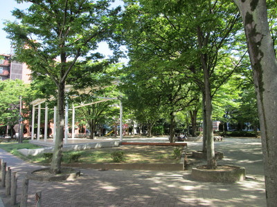 park. 20m to the fourth park Central Street (Park)
