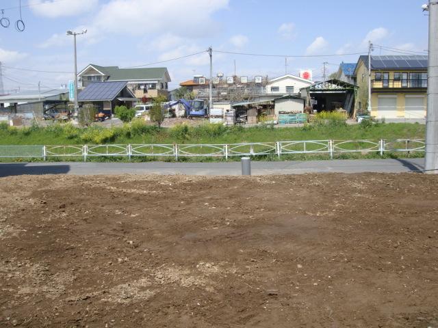 View photos from the local. A quiet residential area