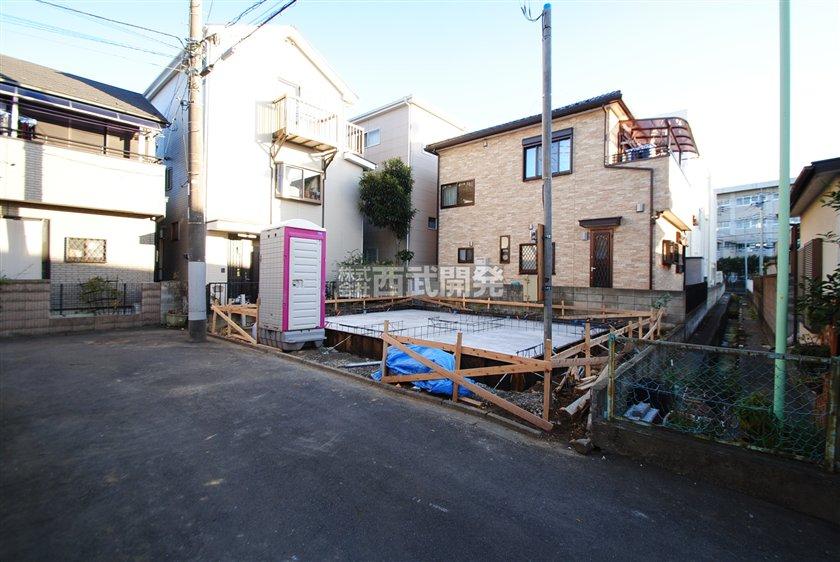 Local photos, including front road. Local (12 May 2013) Shooting