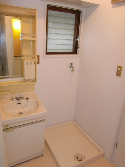 Washroom. Wash basin ・ Laundry Area