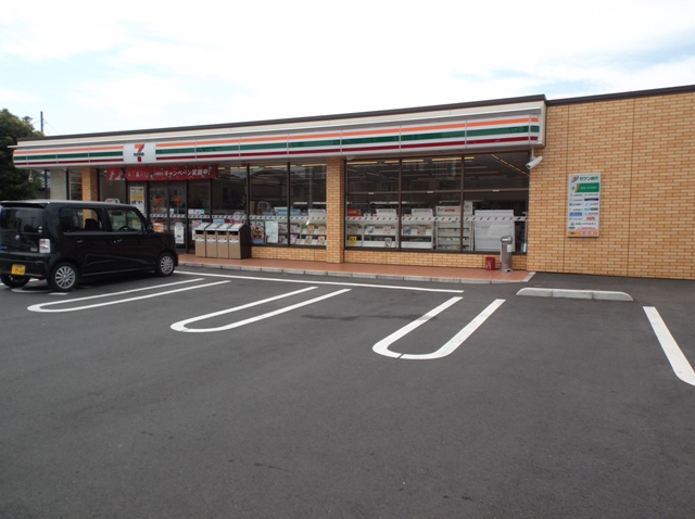 Convenience store. 300m to Seven-Eleven (convenience store)