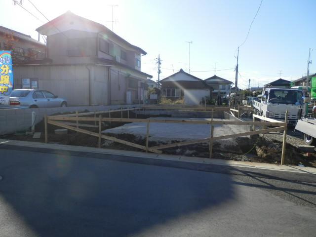 Local photos, including front road. Local (11 May 2013) Shooting