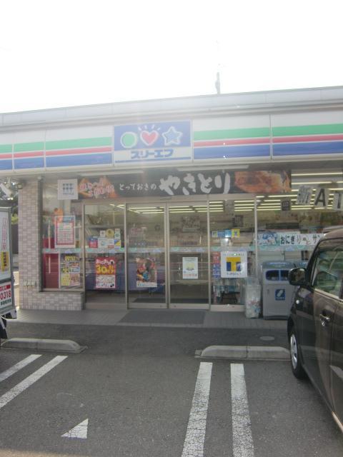 Convenience store. Three F Kawagoe Matoba store up (convenience store) 325m