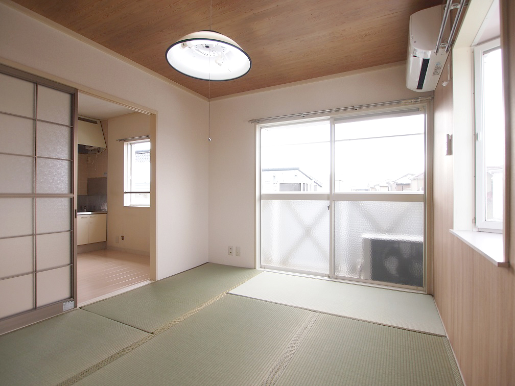 Living and room. 2 Kaikaku room with a bay window ☆ Day is good