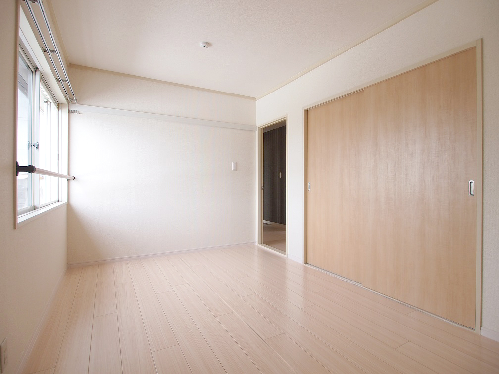 Other room space. It was renovated from Japanese-style rooms to Western-style